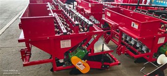 ثوم يزرع آلة